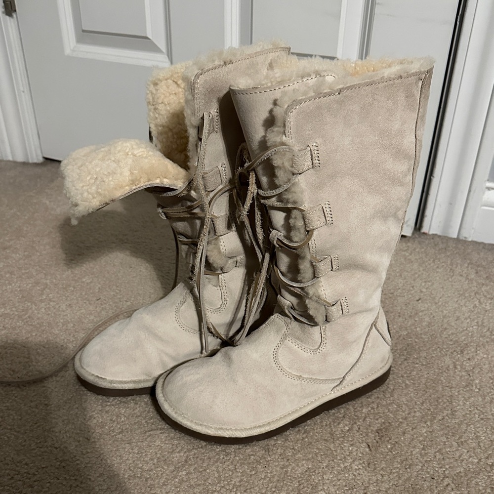 Ugg Australia Whitley Tall Lace-Up Boots 6.5 cream color & Sheepskin Lined